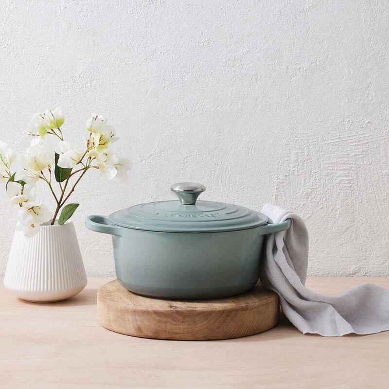 Le Creuset Signature Cast Iron Round Casserole 28cm image number 41